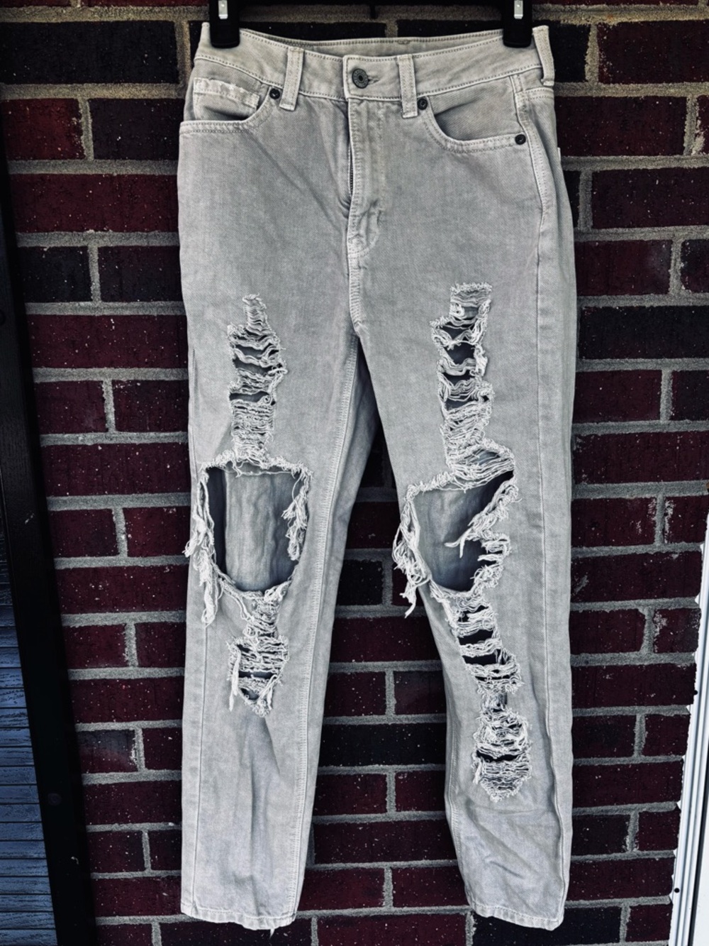 American Eagle Distressed Grey Ripped Distressed Boyfriend Jeans Size 0 AE